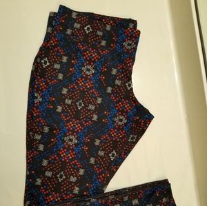 Athletic patterned leggings